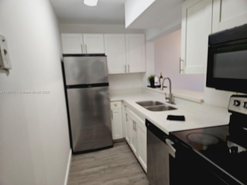 Active With Contract: $1,840 (1 beds, 1 baths, 634 Square Feet)