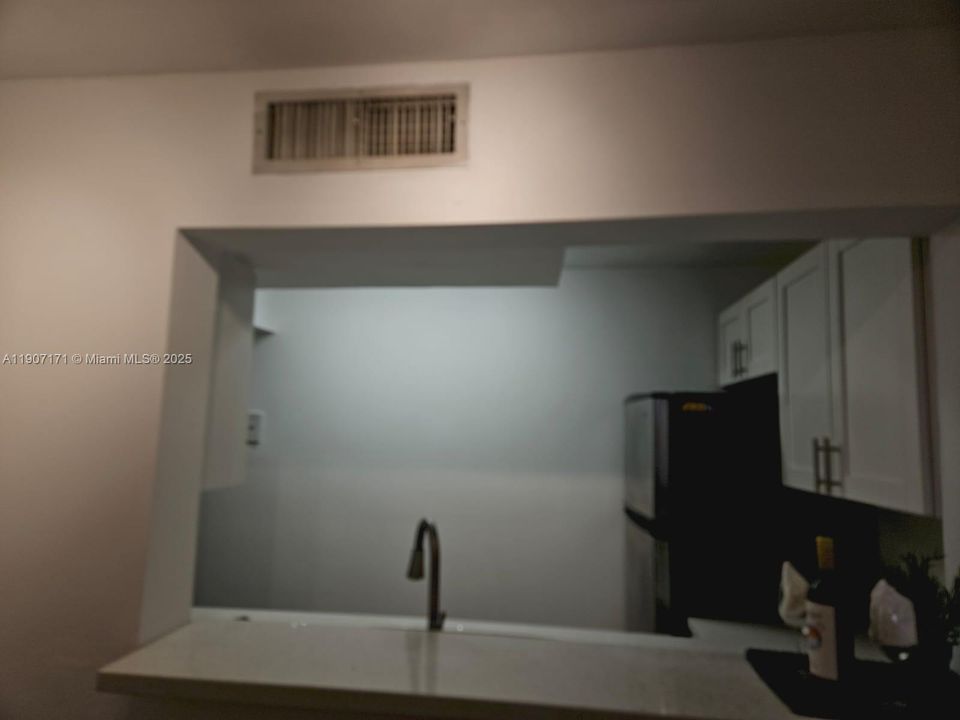 Active With Contract: $1,840 (1 beds, 1 baths, 634 Square Feet)