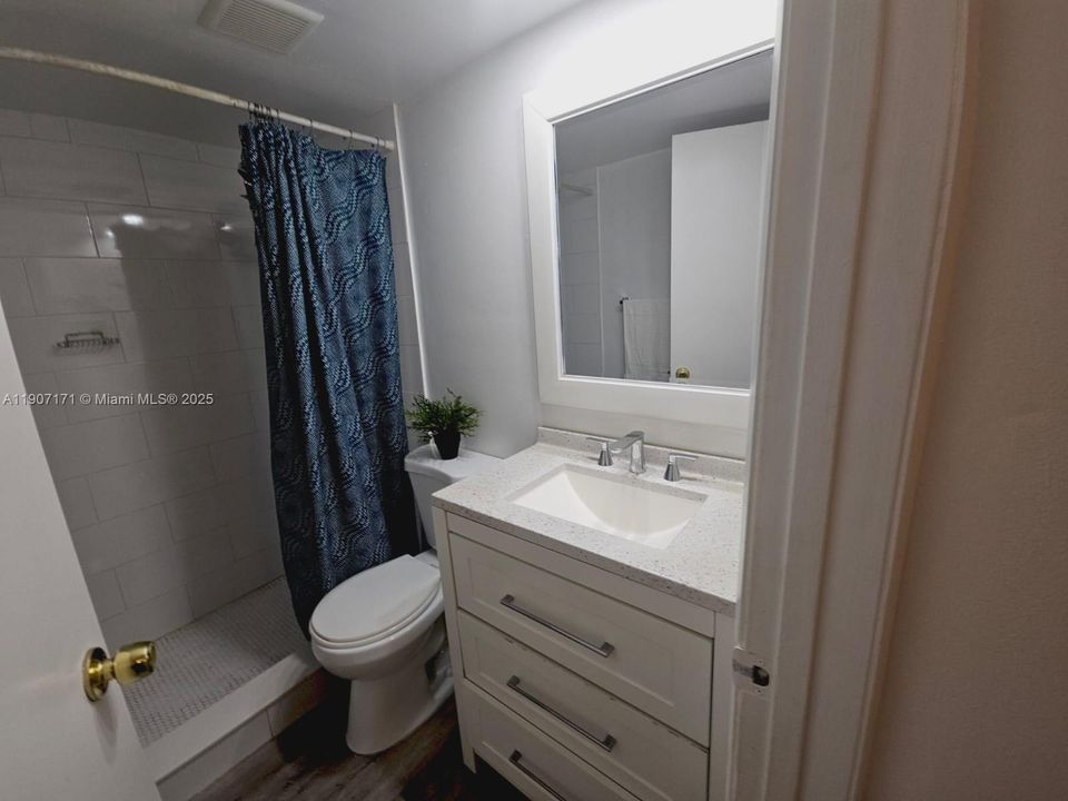 Active With Contract: $1,840 (1 beds, 1 baths, 634 Square Feet)