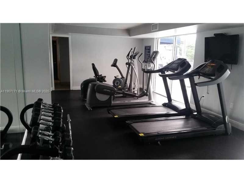 Active With Contract: $1,840 (1 beds, 1 baths, 634 Square Feet)