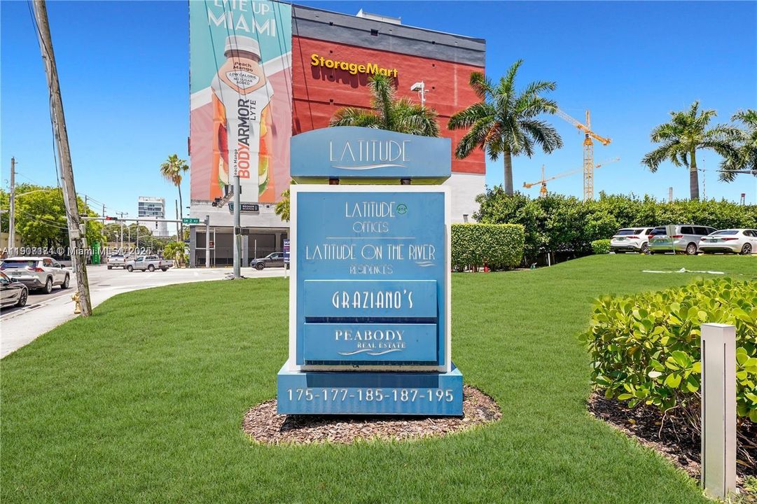 На продажу: $329,000 (0 спален, 1 ванн, 580 Квадратных фут)