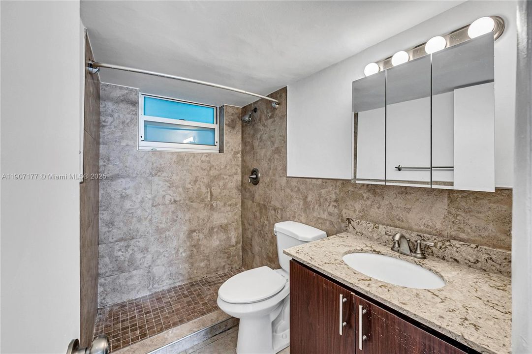 Recently Rented: $2,500 (2 beds, 1 baths, 900 Square Feet)