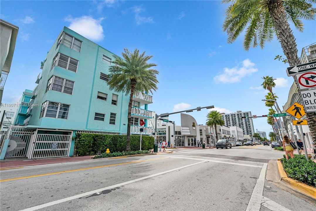 Recently Rented: $2,500 (2 beds, 1 baths, 900 Square Feet)