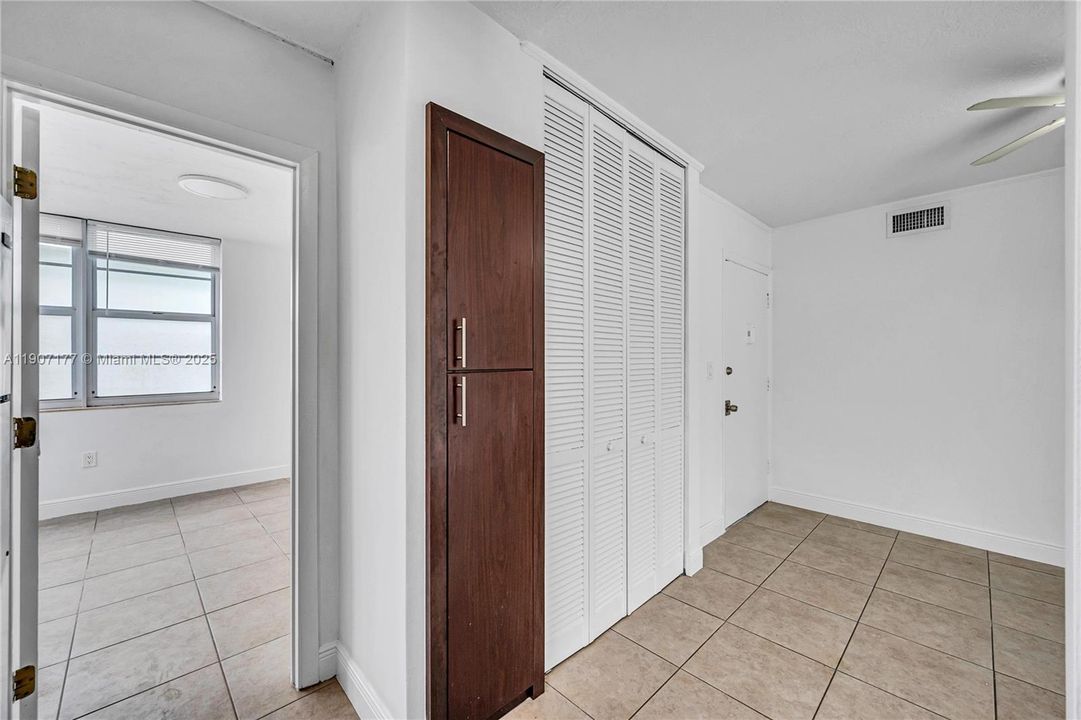 Recently Rented: $2,500 (2 beds, 1 baths, 900 Square Feet)