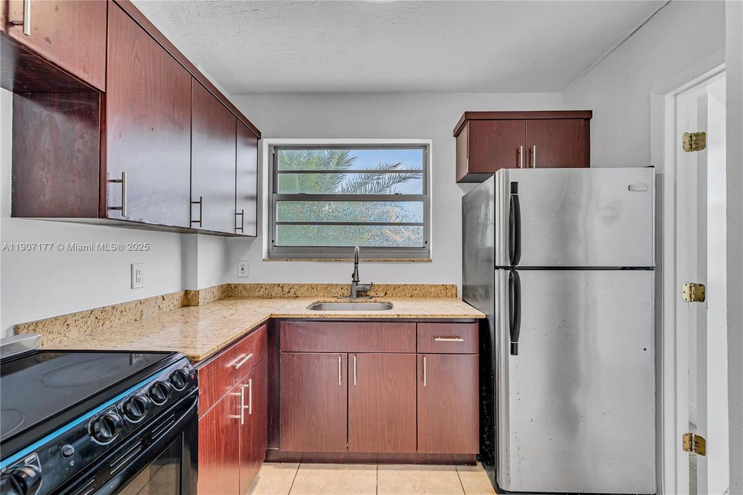 Recently Rented: $2,500 (2 beds, 1 baths, 900 Square Feet)