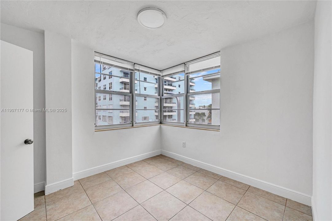 Recently Rented: $2,500 (2 beds, 1 baths, 900 Square Feet)