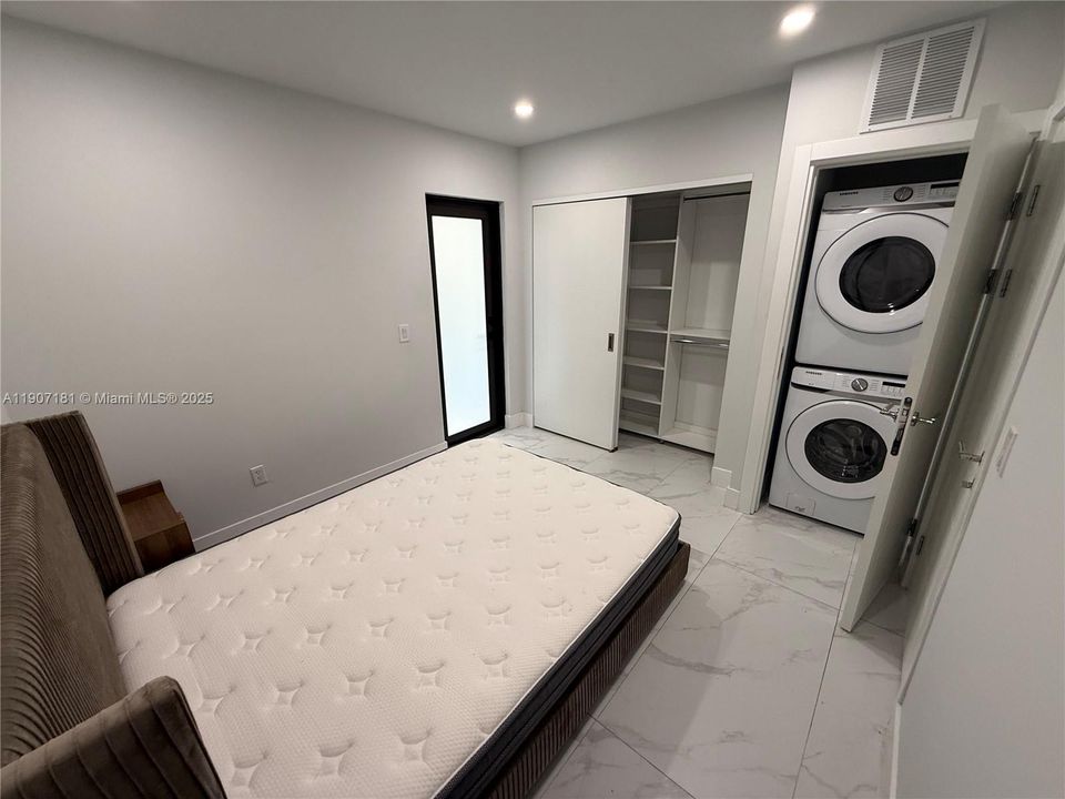 最近租的: $2,500 (1 贝兹, 1 浴室, 0 平方英尺)