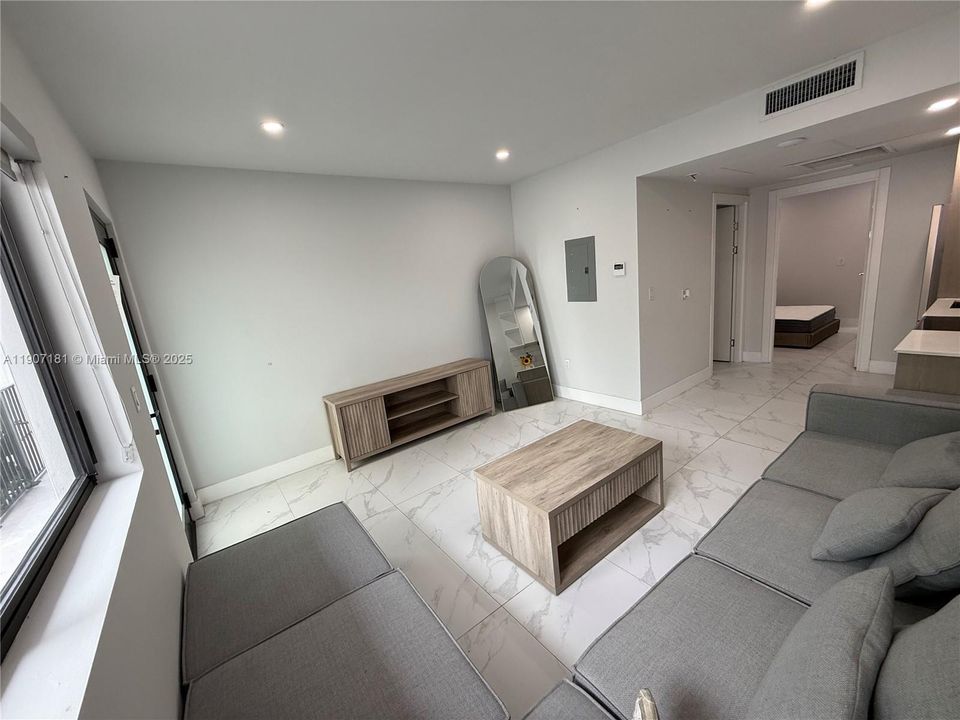 最近租的: $2,500 (1 贝兹, 1 浴室, 0 平方英尺)