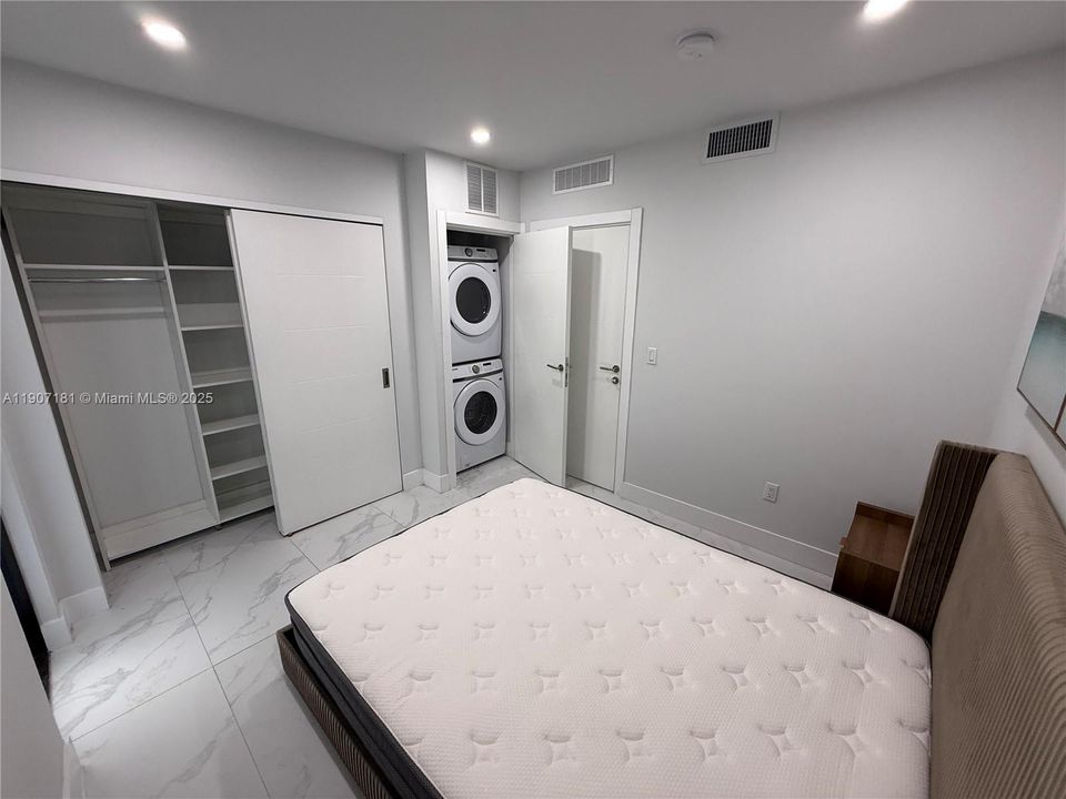 最近租的: $2,500 (1 贝兹, 1 浴室, 0 平方英尺)