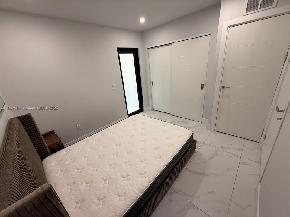 最近租的: $2,500 (1 贝兹, 1 浴室, 0 平方英尺)