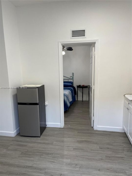 Под контрактом: $1,300 (1 спален, 1 ванн, 1914 Квадратных фут)