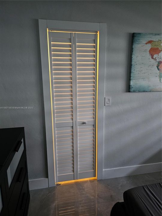 For Rent: $2,250 (2 beds, 1 baths, 754 Square Feet)