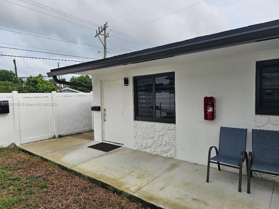 For Rent: $2,250 (2 beds, 1 baths, 754 Square Feet)