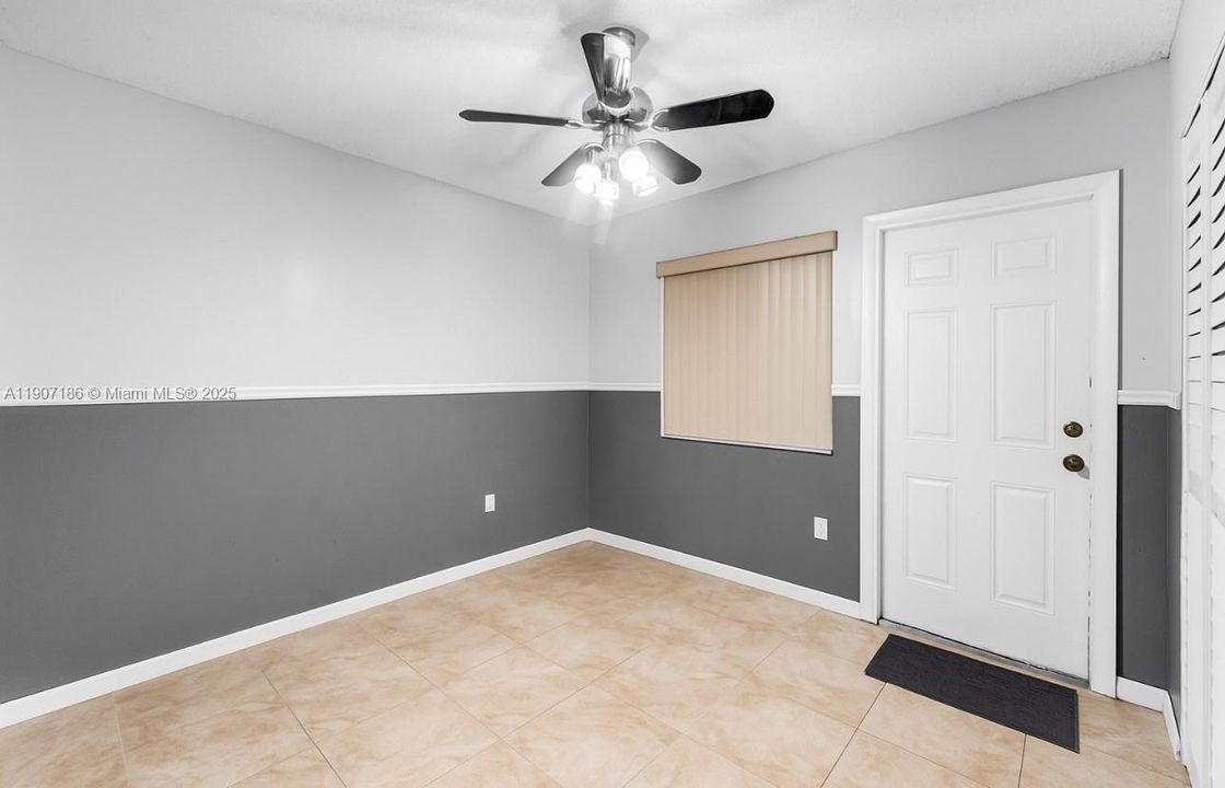 ENTRY / LIVING SPACE INLAW QTRS