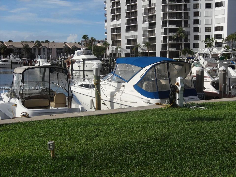 待售: $289,000 (1 贝兹, 1 浴室, 1000 平方英尺)