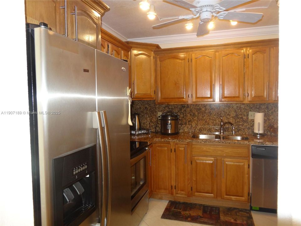 待售: $289,000 (1 贝兹, 1 浴室, 1000 平方英尺)