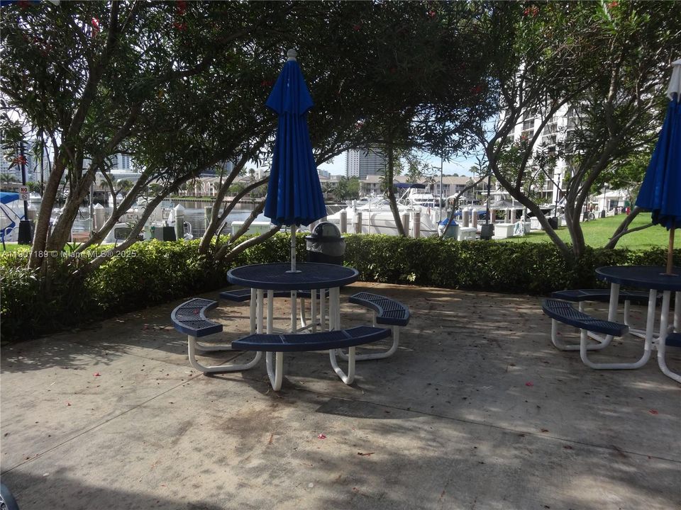 待售: $289,000 (1 贝兹, 1 浴室, 1000 平方英尺)