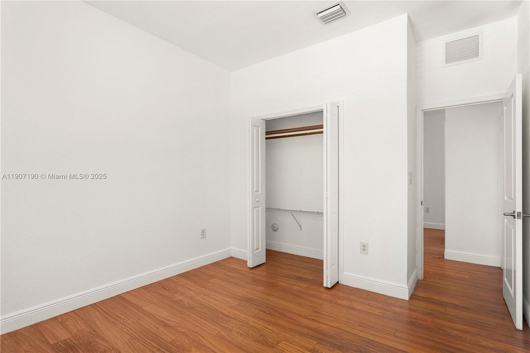 For Sale: $1,100,000 (3 beds, 2 baths, 2404 Square Feet)