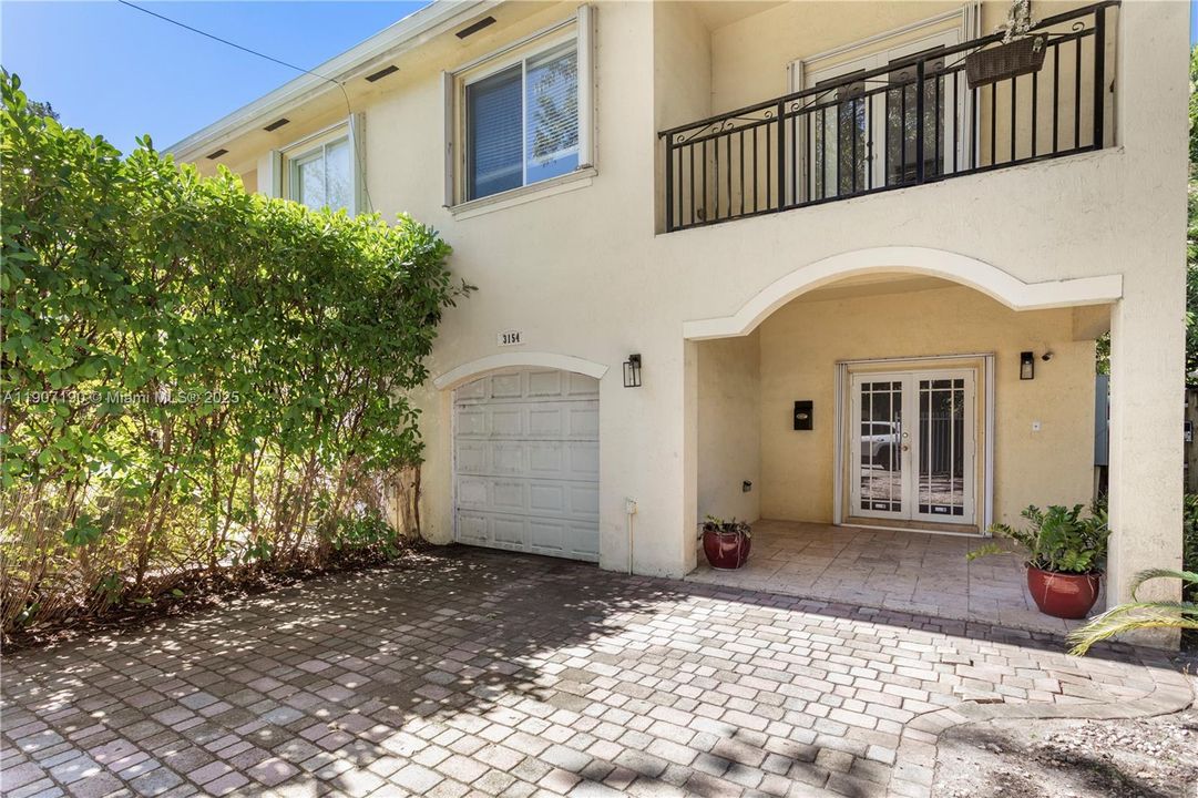 For Sale: $1,100,000 (3 beds, 2 baths, 2404 Square Feet)