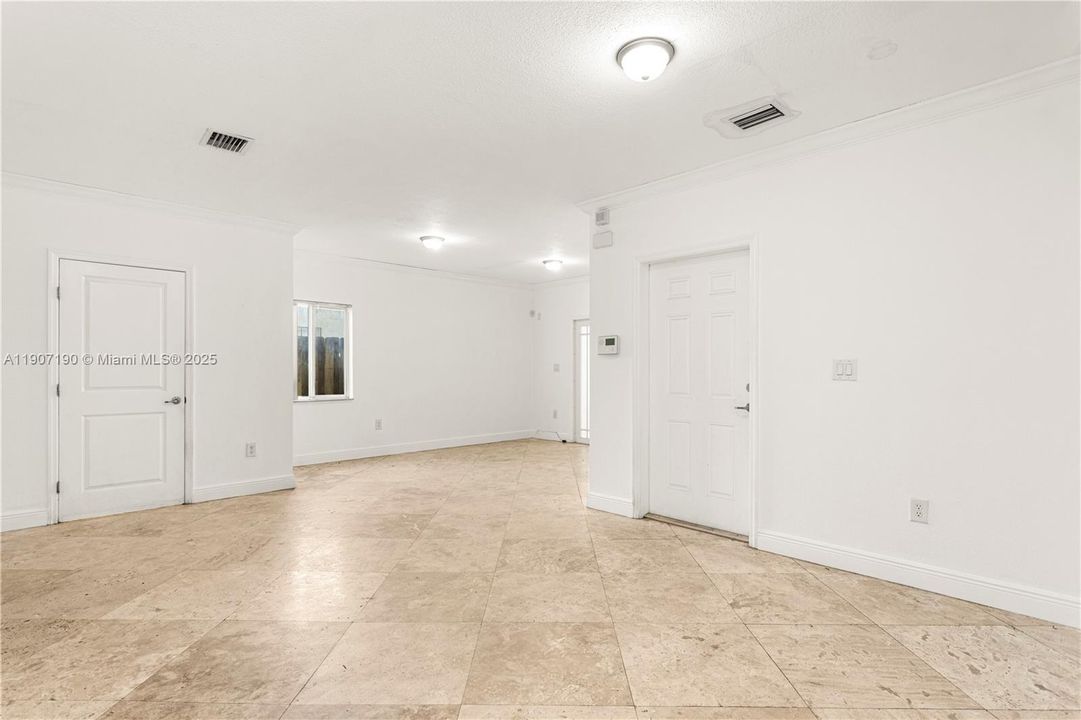 For Sale: $1,100,000 (3 beds, 2 baths, 2404 Square Feet)