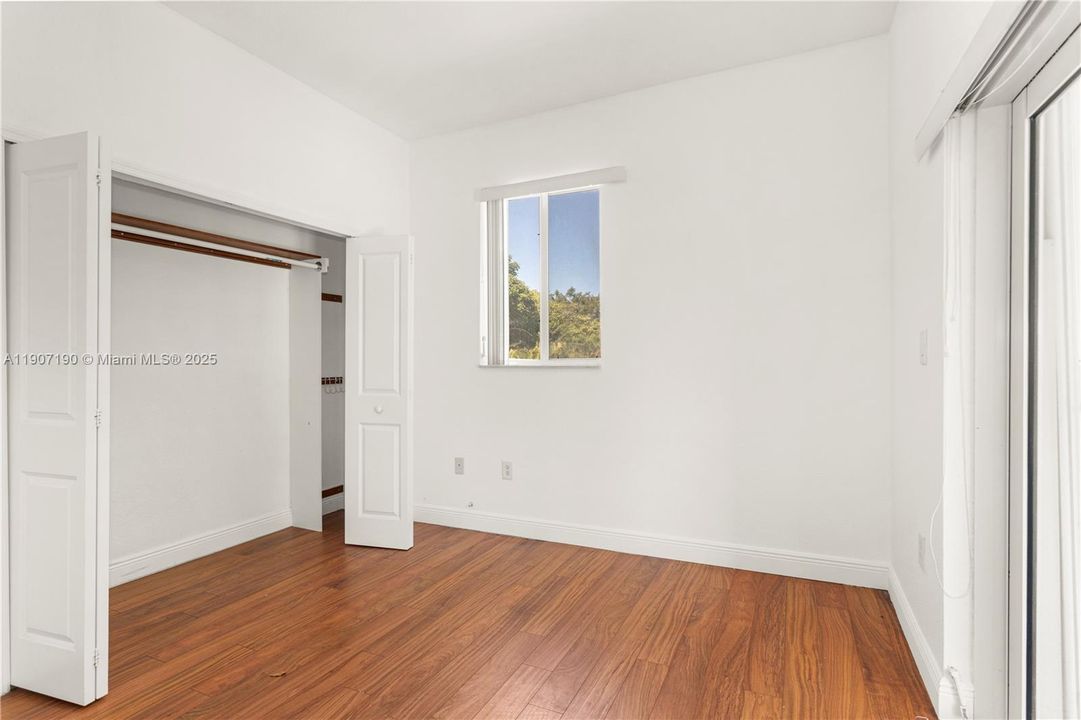 For Sale: $1,100,000 (3 beds, 2 baths, 2404 Square Feet)