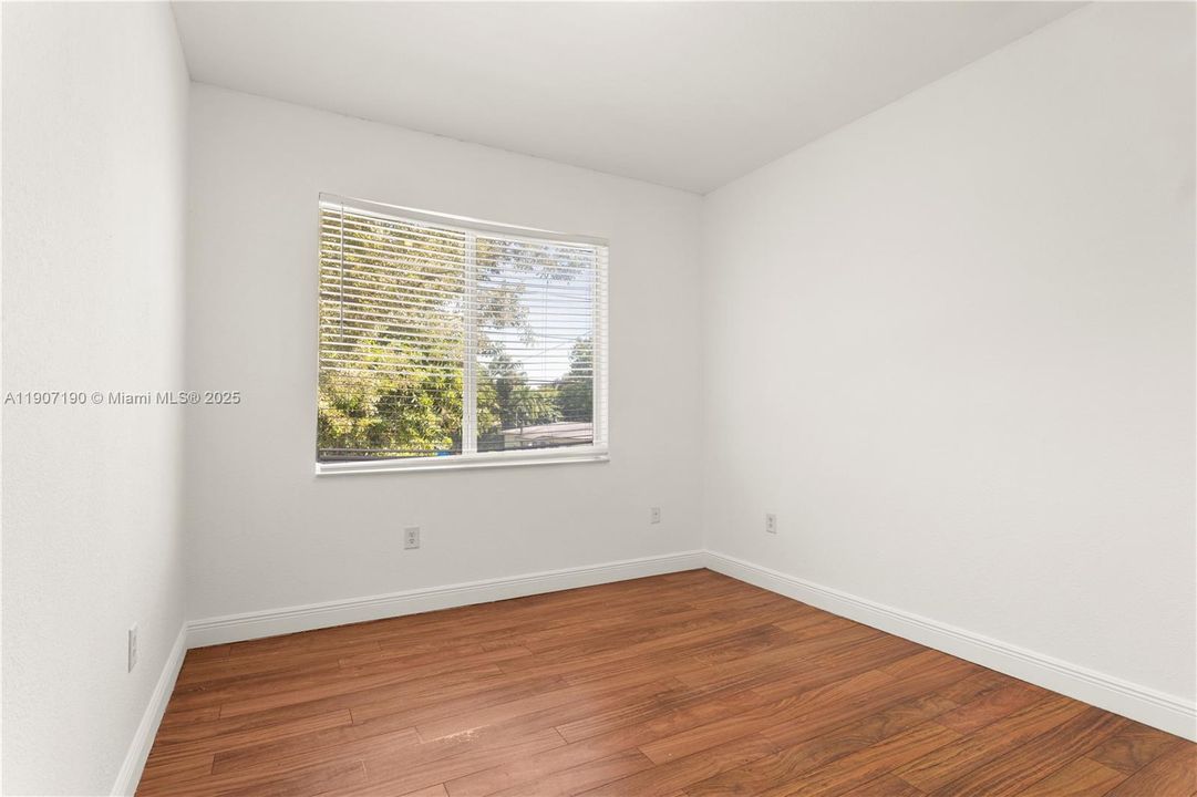 For Sale: $1,100,000 (3 beds, 2 baths, 2404 Square Feet)