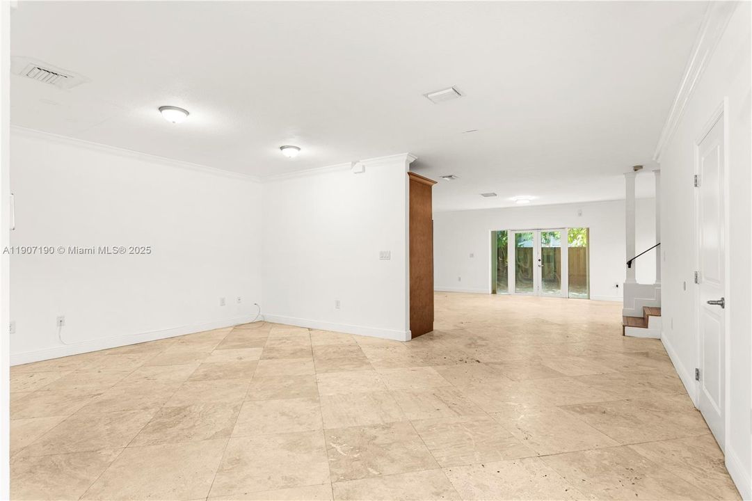 For Sale: $1,100,000 (3 beds, 2 baths, 2404 Square Feet)