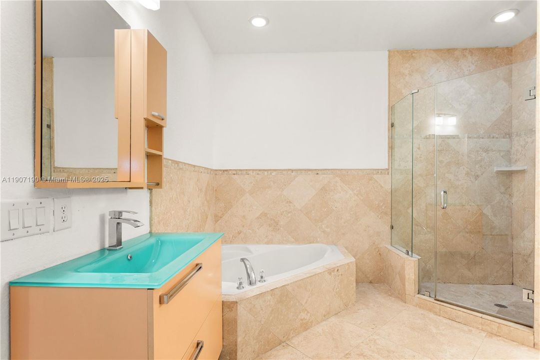 For Sale: $1,100,000 (3 beds, 2 baths, 2404 Square Feet)
