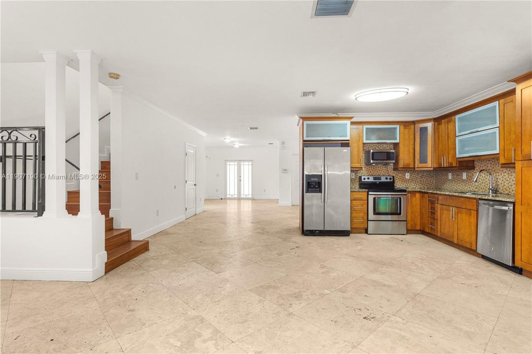 For Sale: $1,100,000 (3 beds, 2 baths, 2404 Square Feet)