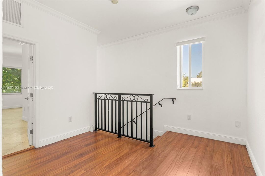 For Sale: $1,100,000 (3 beds, 2 baths, 2404 Square Feet)