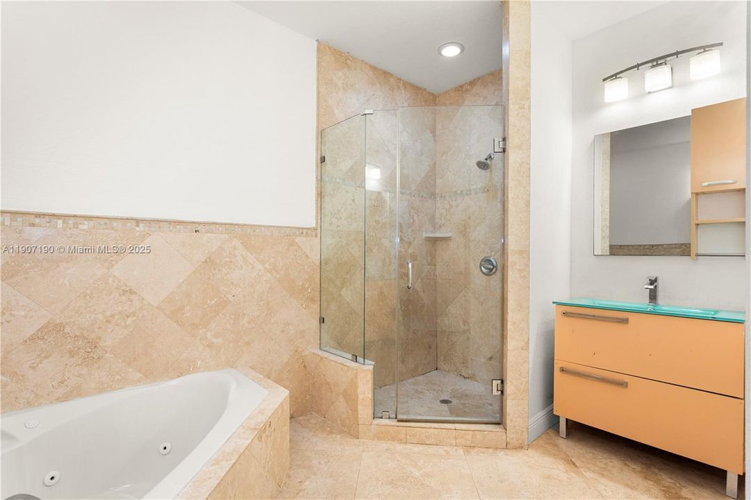 For Sale: $1,100,000 (3 beds, 2 baths, 2404 Square Feet)