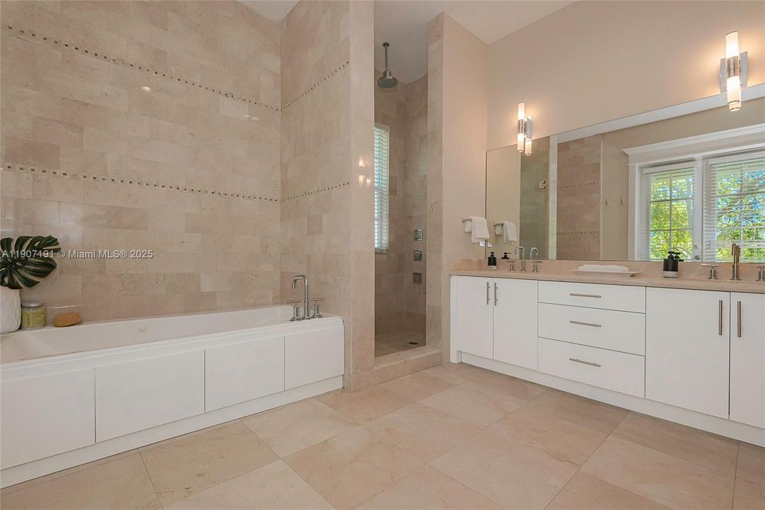 На продажу: $5,595,000 (7 спален, 8 ванн, 5797 Квадратных фут)