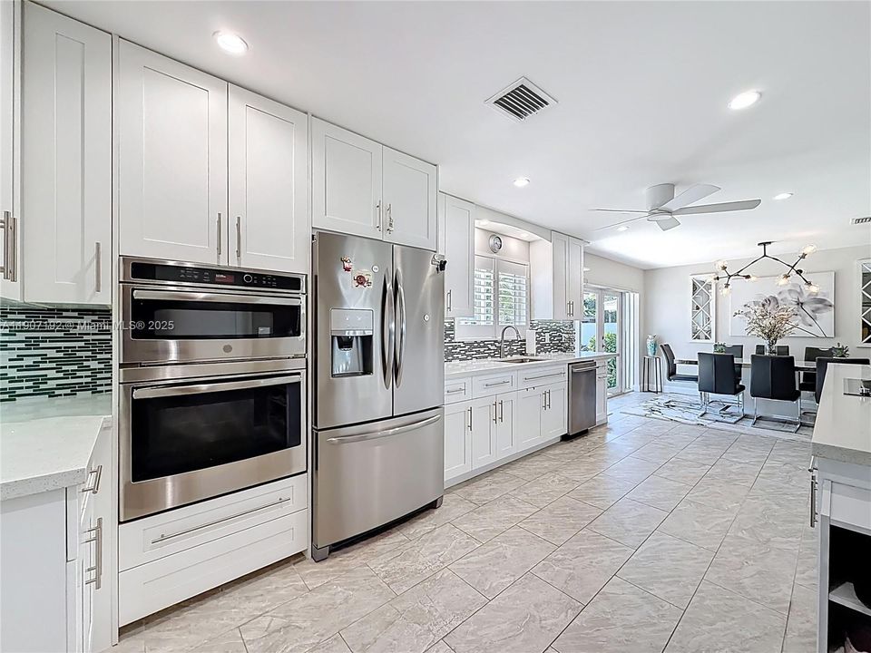 Active With Contract: $699,999 (2 beds, 2 baths, 1303 Square Feet)