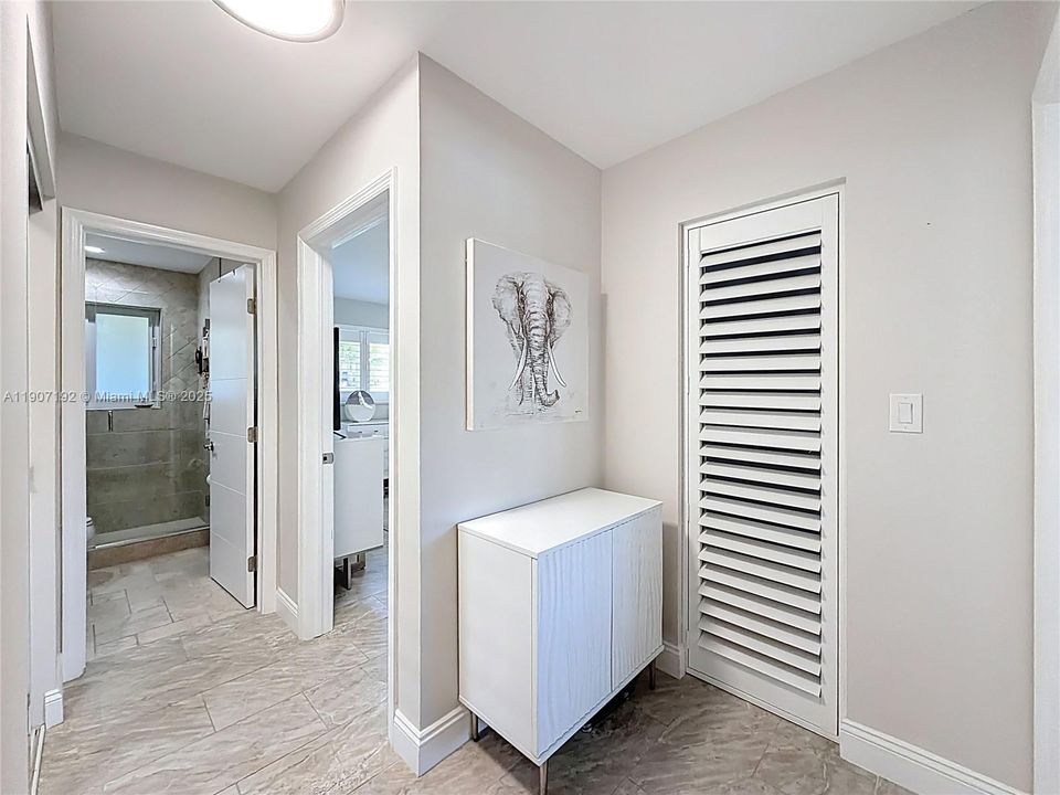 Active With Contract: $699,999 (2 beds, 2 baths, 1303 Square Feet)