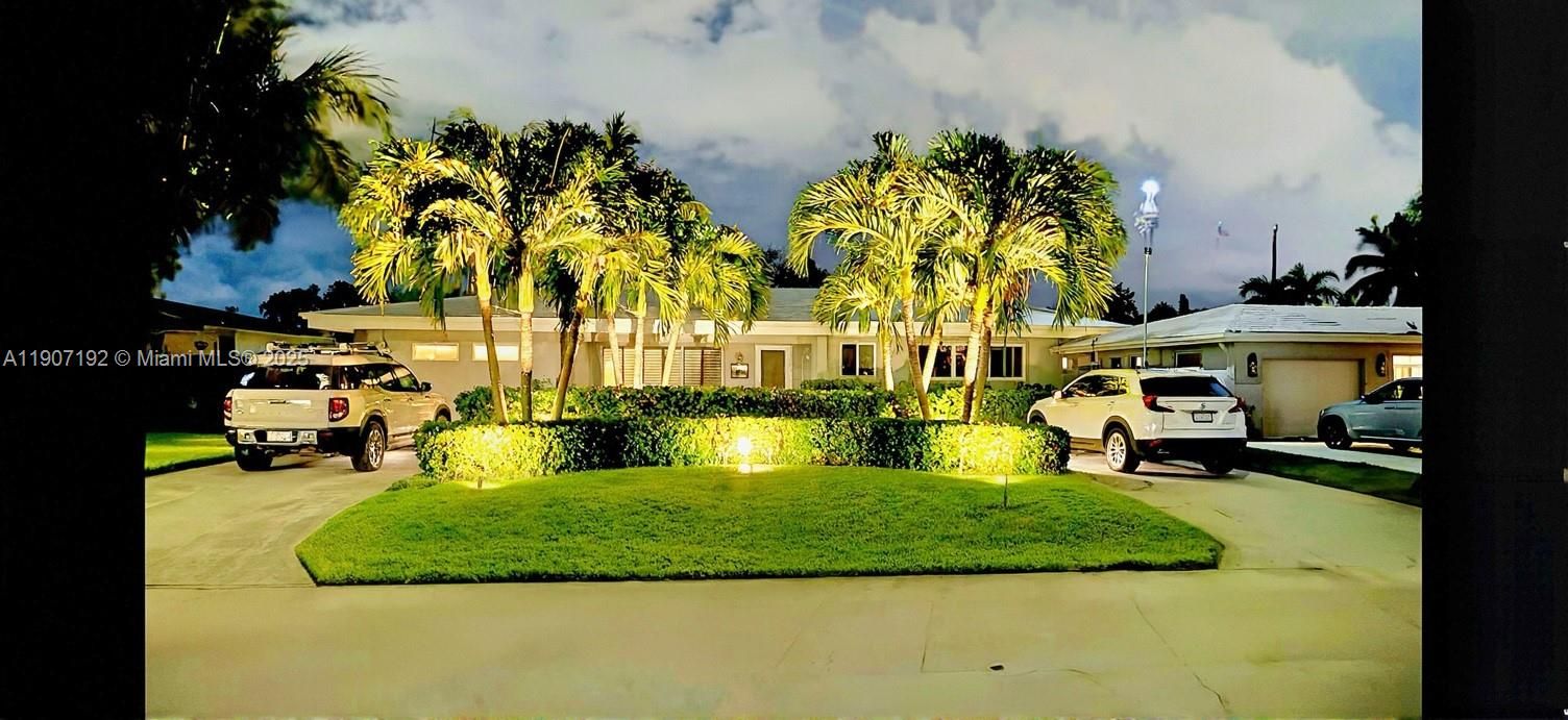 Active With Contract: $699,999 (2 beds, 2 baths, 1303 Square Feet)