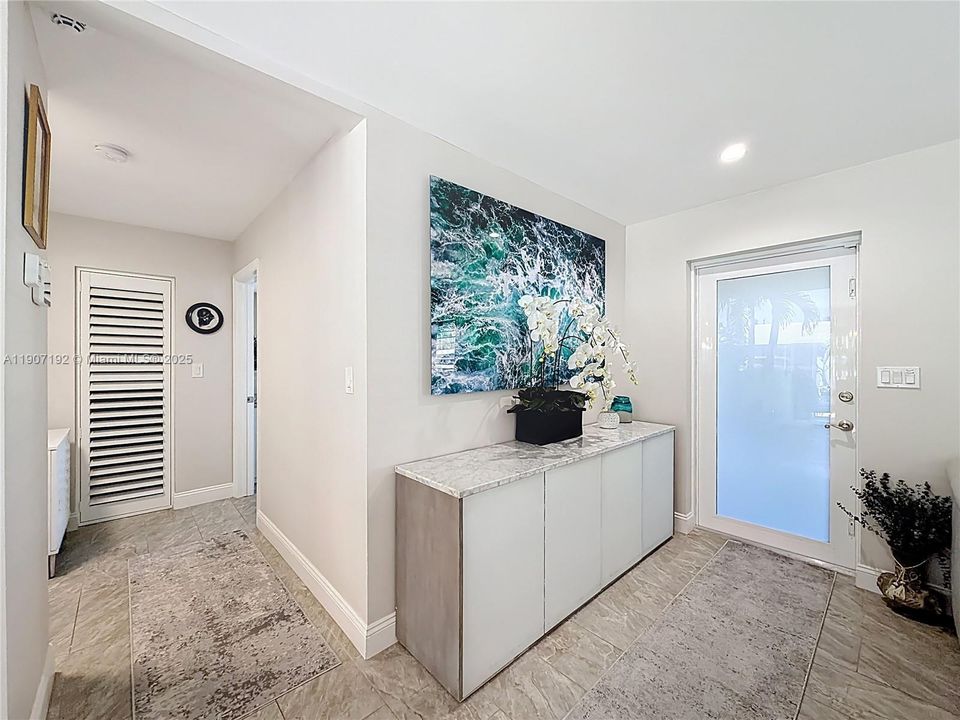 Active With Contract: $699,999 (2 beds, 2 baths, 1303 Square Feet)