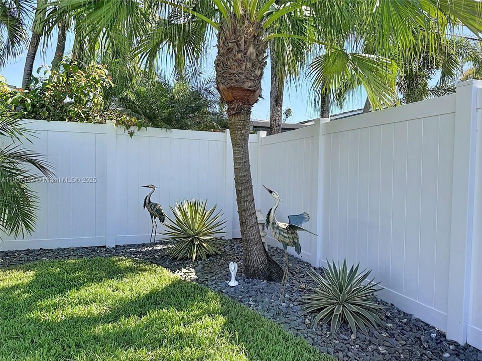 Active With Contract: $699,999 (2 beds, 2 baths, 1303 Square Feet)