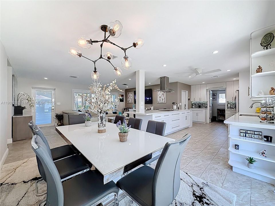 Active With Contract: $699,999 (2 beds, 2 baths, 1303 Square Feet)