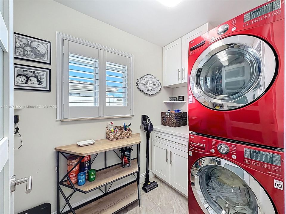 Active With Contract: $699,999 (2 beds, 2 baths, 1303 Square Feet)