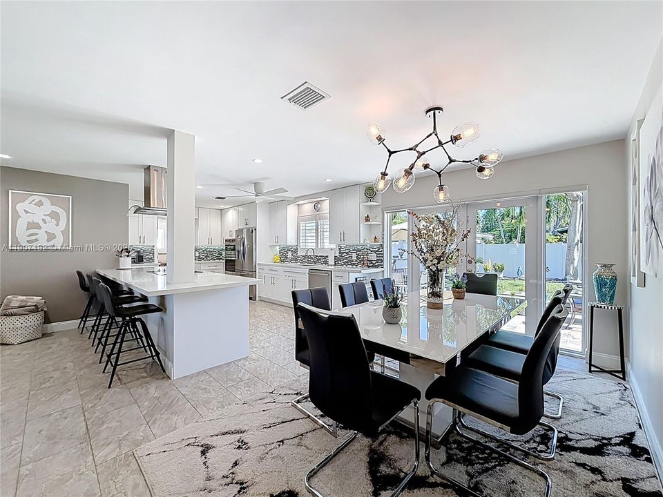 Active With Contract: $699,999 (2 beds, 2 baths, 1303 Square Feet)