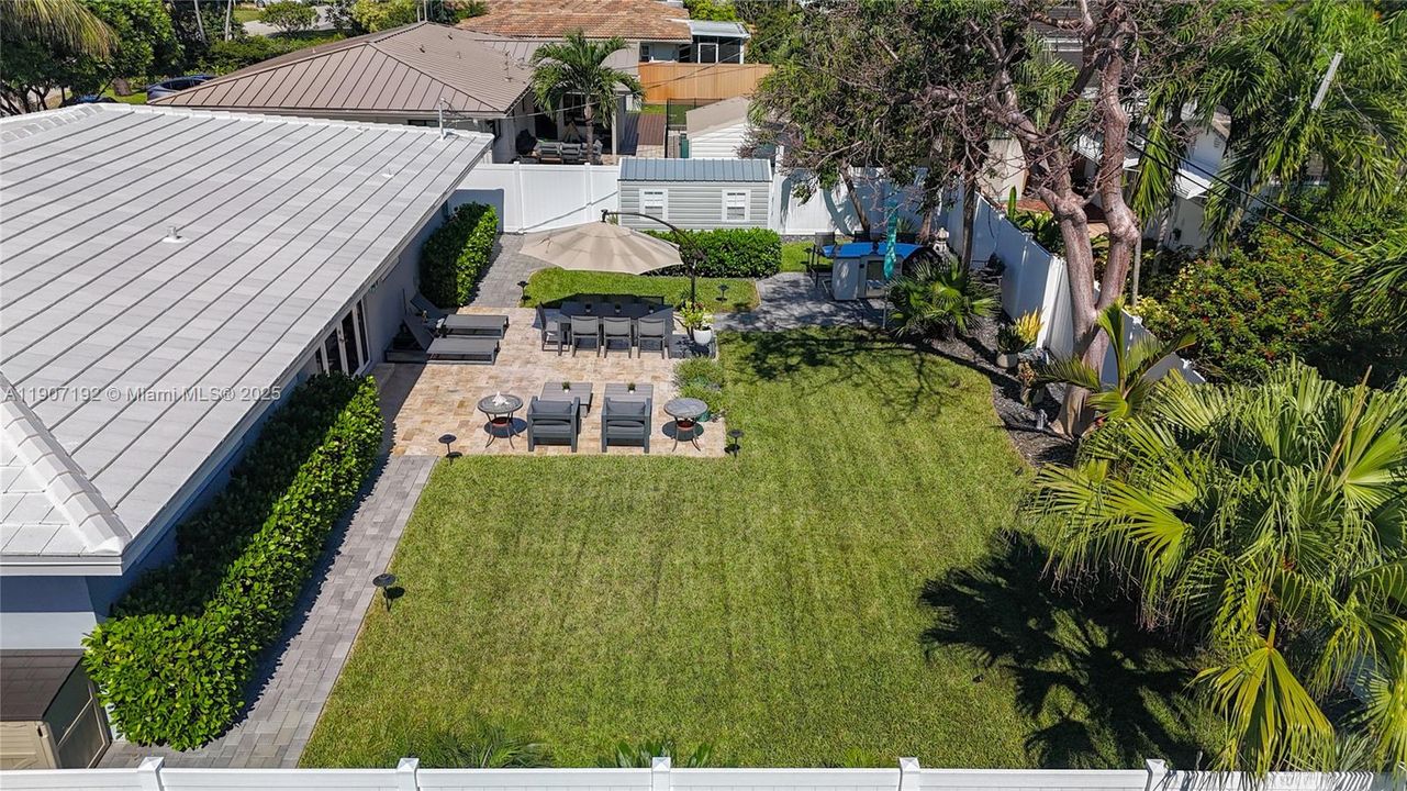 Active With Contract: $699,999 (2 beds, 2 baths, 1303 Square Feet)