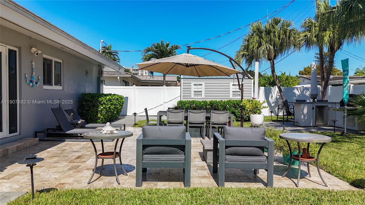 Active With Contract: $699,999 (2 beds, 2 baths, 1303 Square Feet)