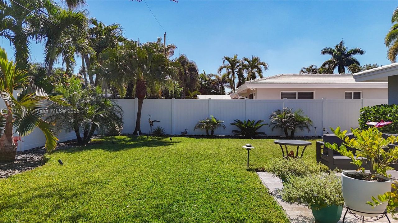 Active With Contract: $699,999 (2 beds, 2 baths, 1303 Square Feet)