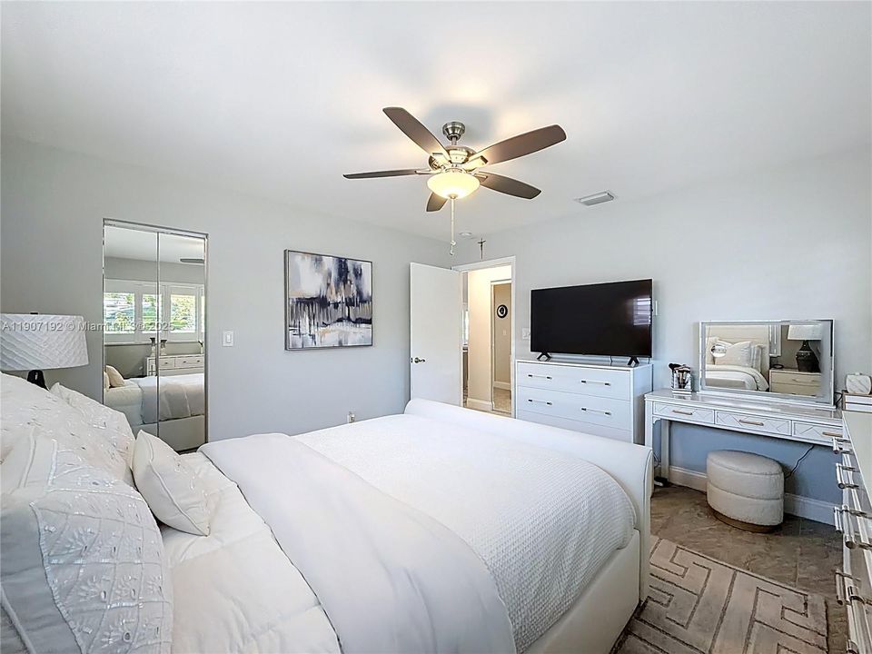 Active With Contract: $699,999 (2 beds, 2 baths, 1303 Square Feet)