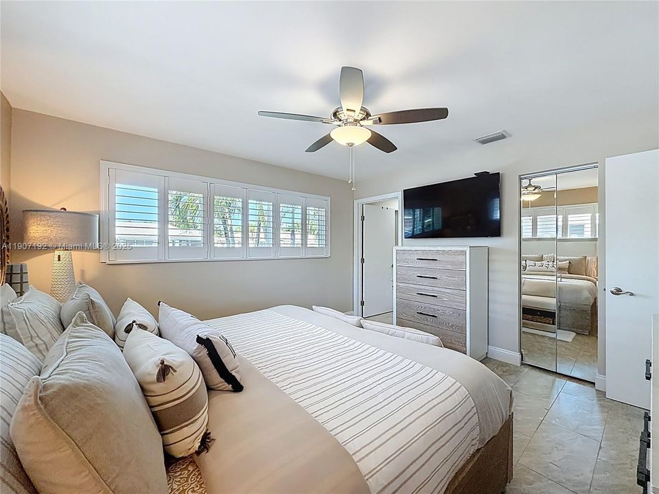 Active With Contract: $699,999 (2 beds, 2 baths, 1303 Square Feet)