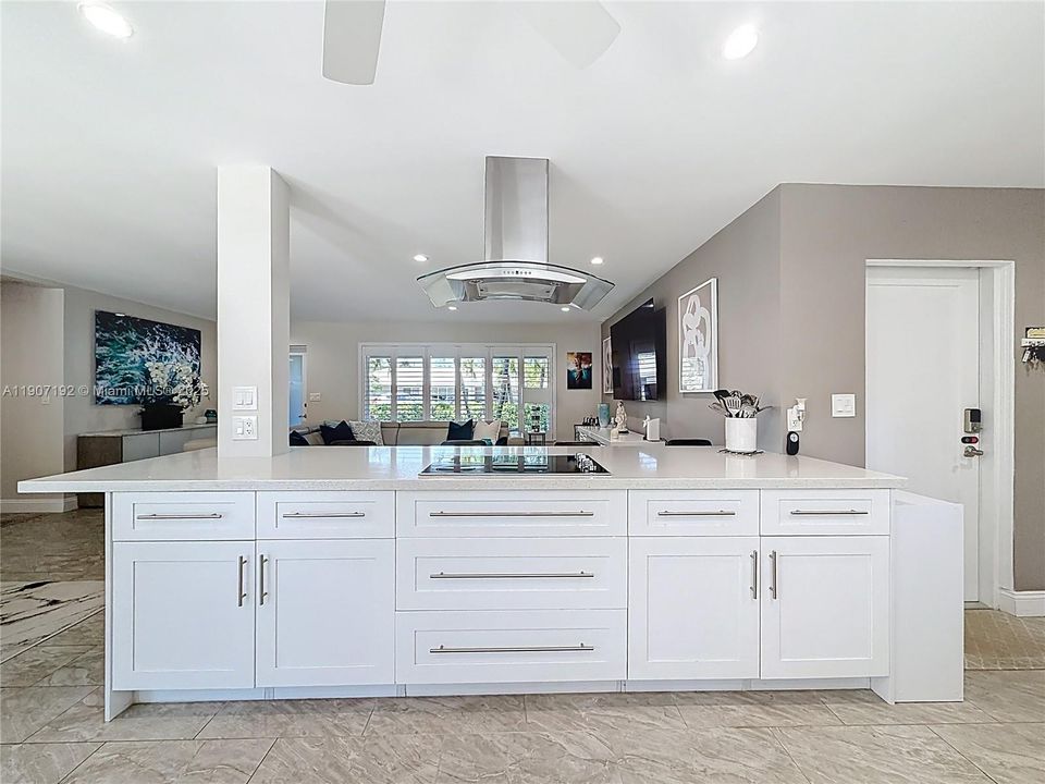 Active With Contract: $699,999 (2 beds, 2 baths, 1303 Square Feet)