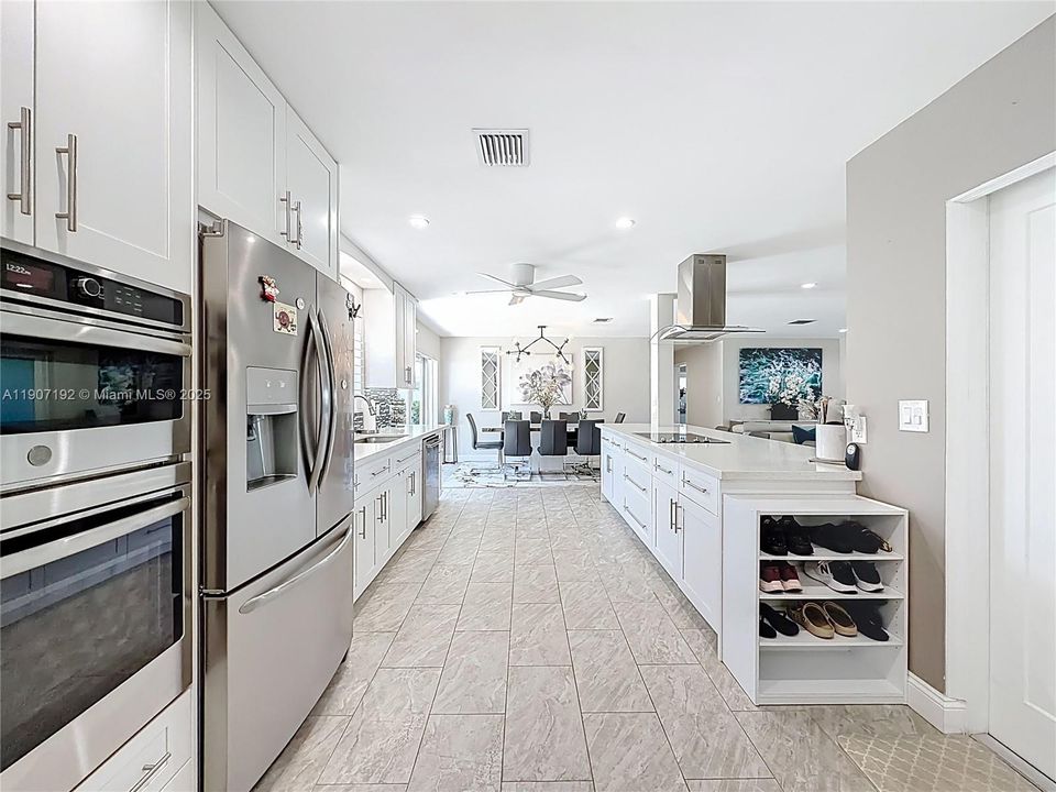 Active With Contract: $699,999 (2 beds, 2 baths, 1303 Square Feet)