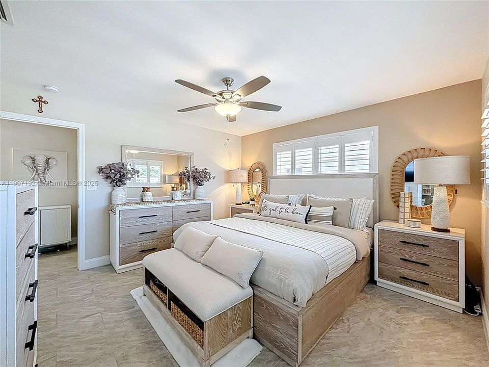 Active With Contract: $699,999 (2 beds, 2 baths, 1303 Square Feet)