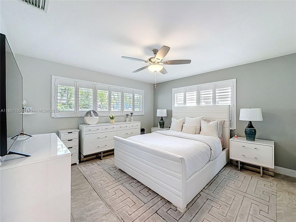 Active With Contract: $699,999 (2 beds, 2 baths, 1303 Square Feet)