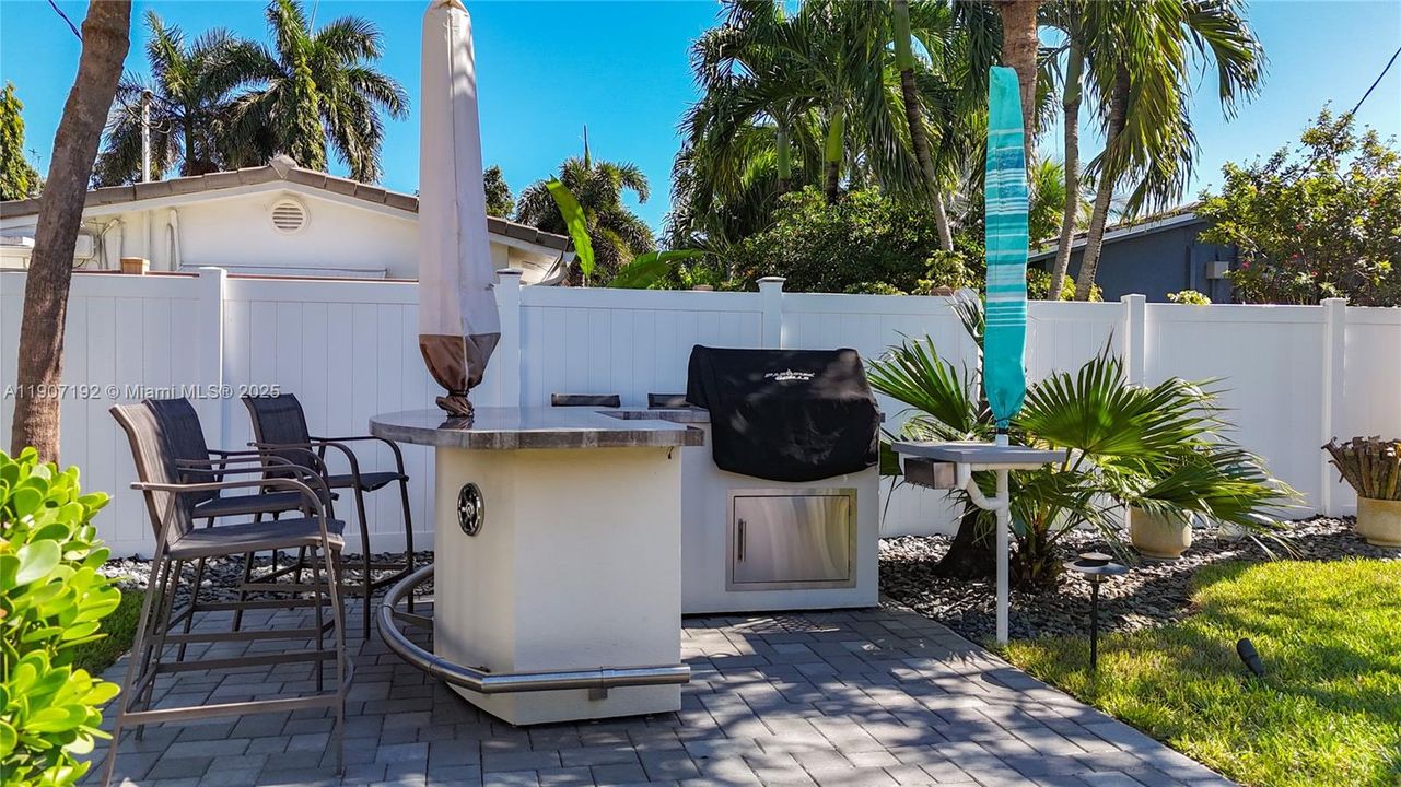 Active With Contract: $699,999 (2 beds, 2 baths, 1303 Square Feet)